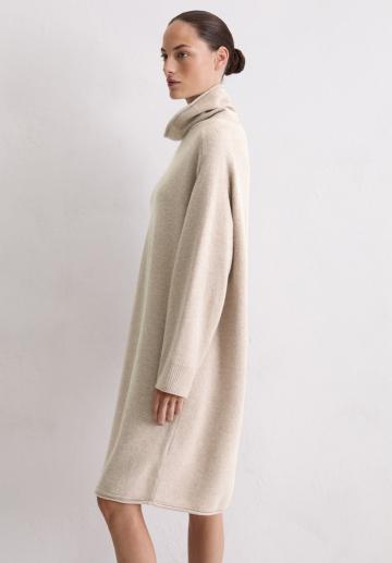 Вязаное платье