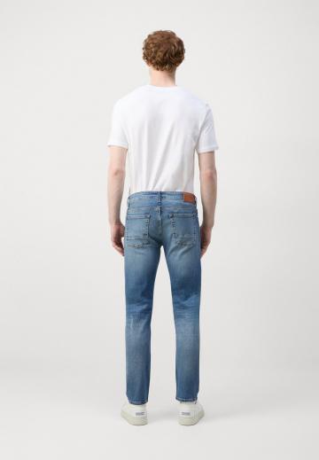 Прямые джинсы