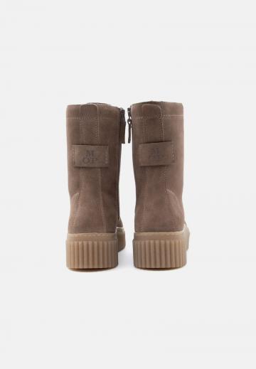 Ботинки на шнуровке