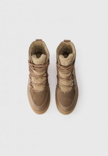 Сапожки на танкетке