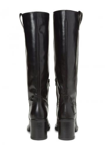 Высокие сапоги