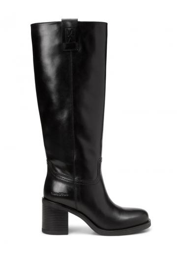 Высокие сапоги