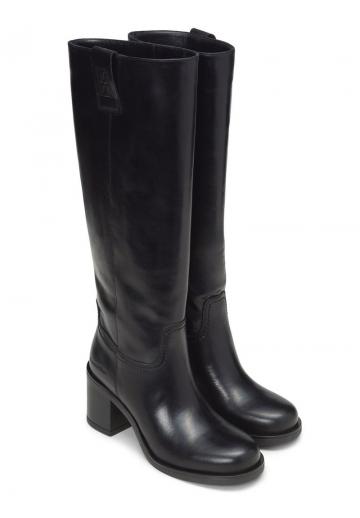 Высокие сапоги