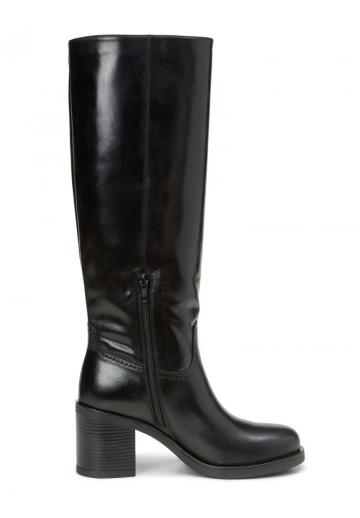 Высокие сапоги