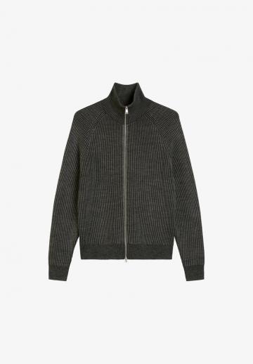 Вязаная кофта