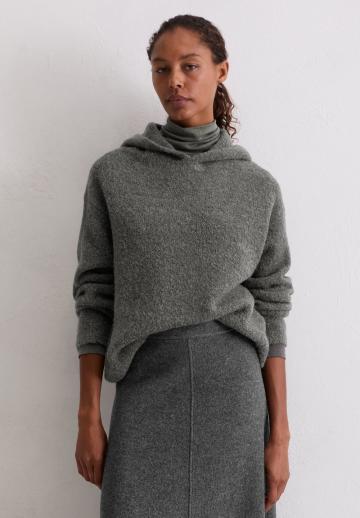 Пуловер с капюшоном