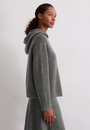 Пуловер с капюшоном