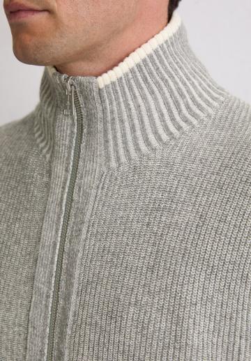 Вязаная кофта