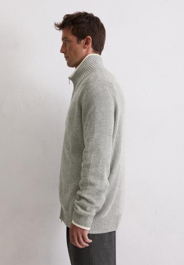 Вязаная кофта