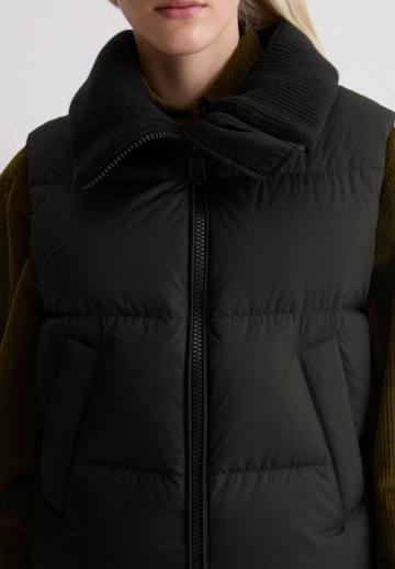 Пуховой жилет