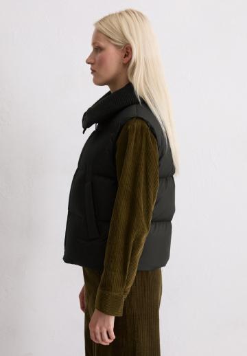 Пуховой жилет