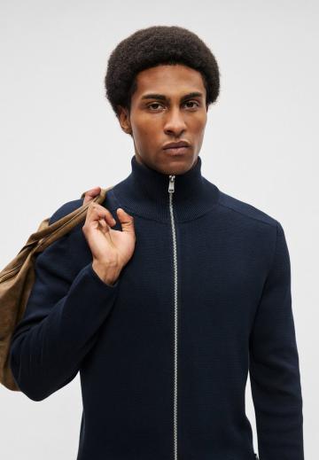 Вязаная кофта