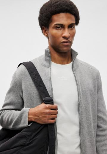 Вязаная кофта