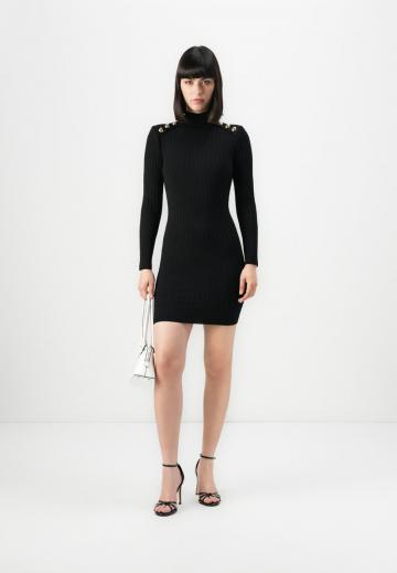 Вязаное платье