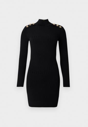 Вязаное платье