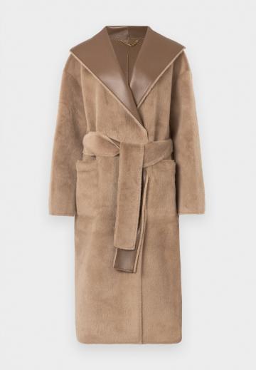 Шерстяное пальто