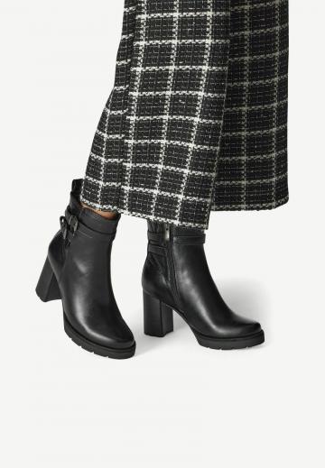 Полусапожки на высоком каблуке