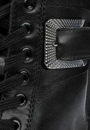 Ботинки на шнуровке