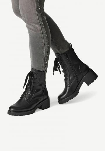 Ботинки на шнуровке