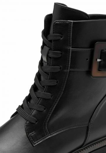 Ботинки на шнуровке