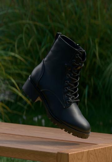 Ботинки на шнуровке