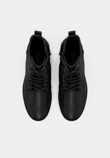 Ботинки на шнуровке