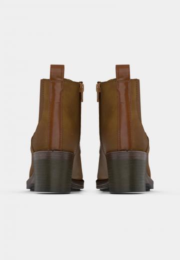 Ботинки на шнуровке