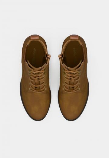 Ботинки на шнуровке