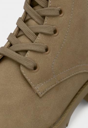 Ботинки на шнуровке