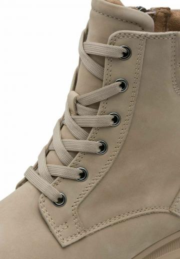 Ботинки на шнуровке