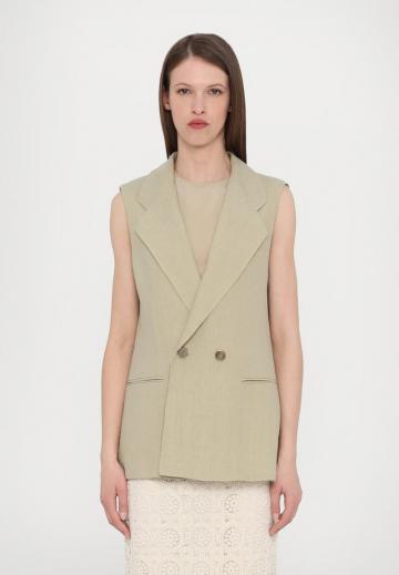 Длинный жилет