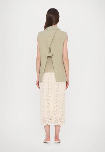 Длинный жилет