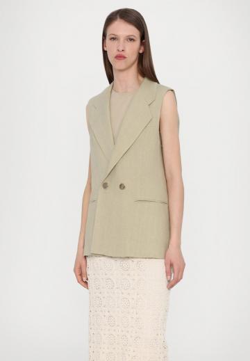 Длинный жилет