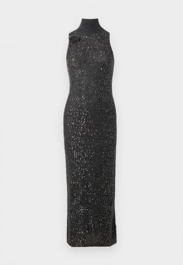 Вязаное платье