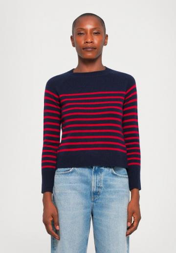 Пуловер в полоску