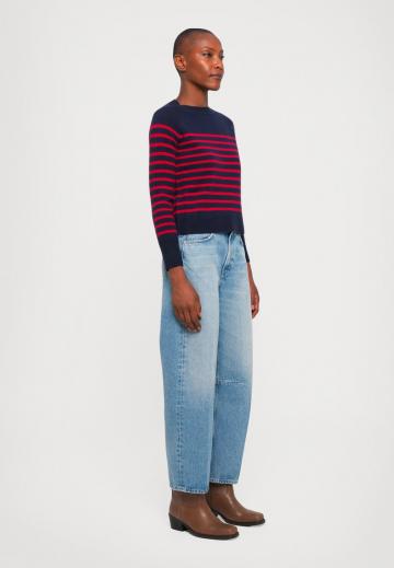 Пуловер в полоску