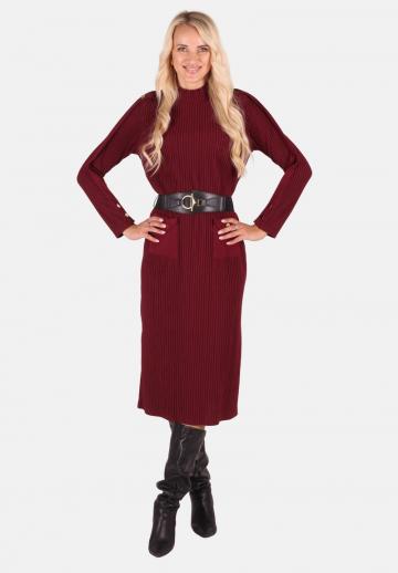 Вязаное платье