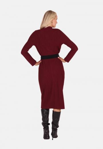 Вязаное платье