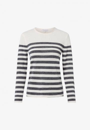 Пуловер в полоску