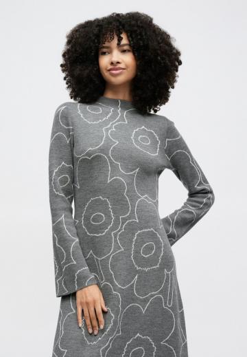 Вязаное платье