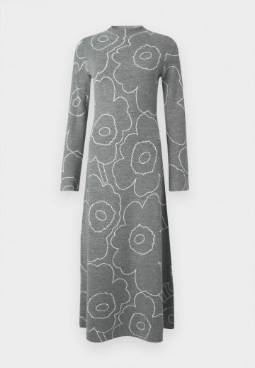 Вязаное платье