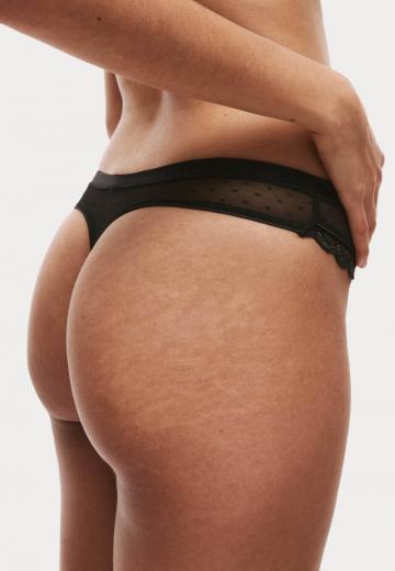 Трусы на бедрах