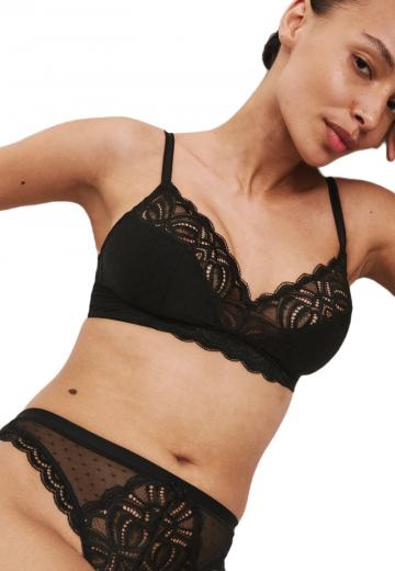 Трусы на бедрах