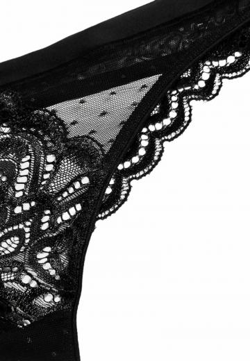 Трусы на бедрах