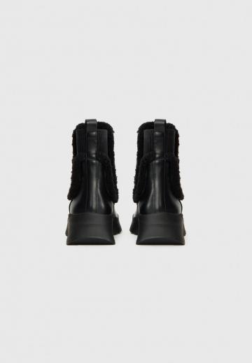 Сапожки на танкетке