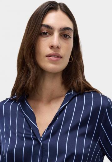 Атласная блузка