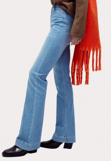 Клешеные джинсы