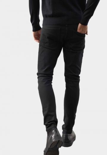 Узкие джинсы