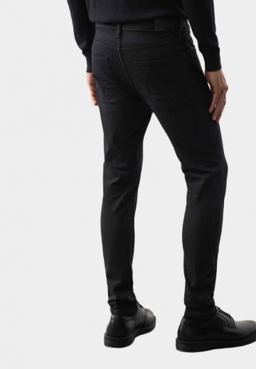 Узкие джинсы