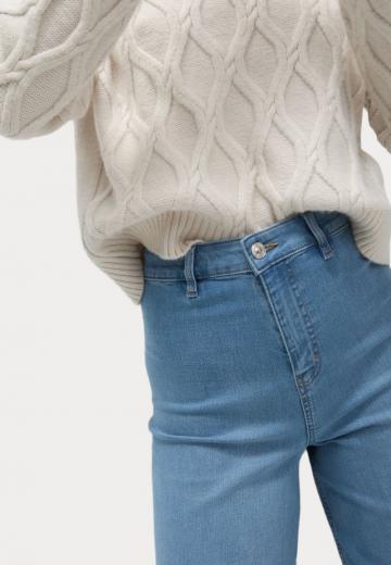 Клешеные джинсы